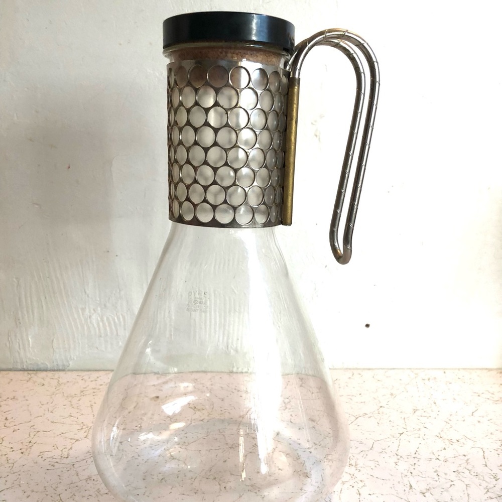 6718 Mid Century Pyrex Glass Beverage Server Carafe Decanter Metal Handle